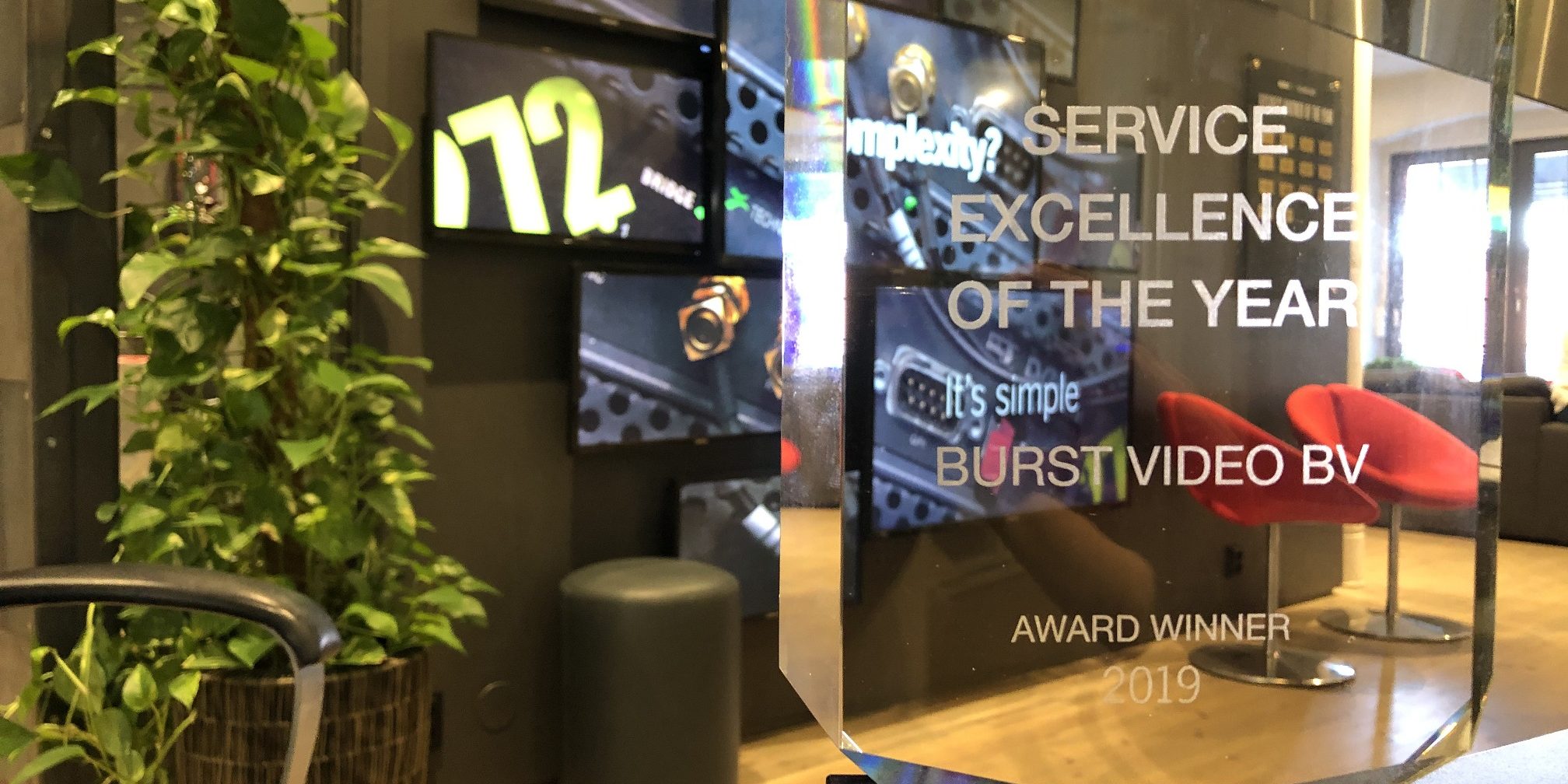 Excellence-Service-Award